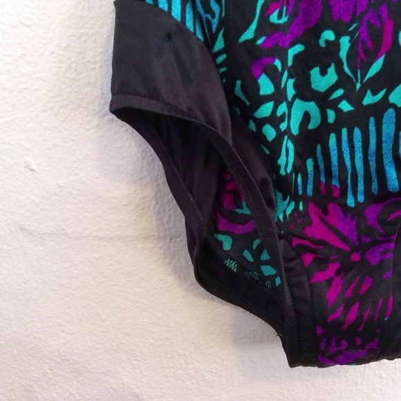 SWIMSUIT - Picture 2 of 7